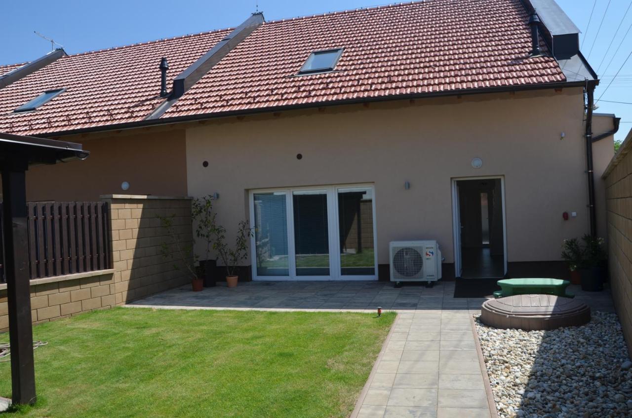 Apartmany Za Dvorem Velké Pavlovice Εξωτερικό φωτογραφία